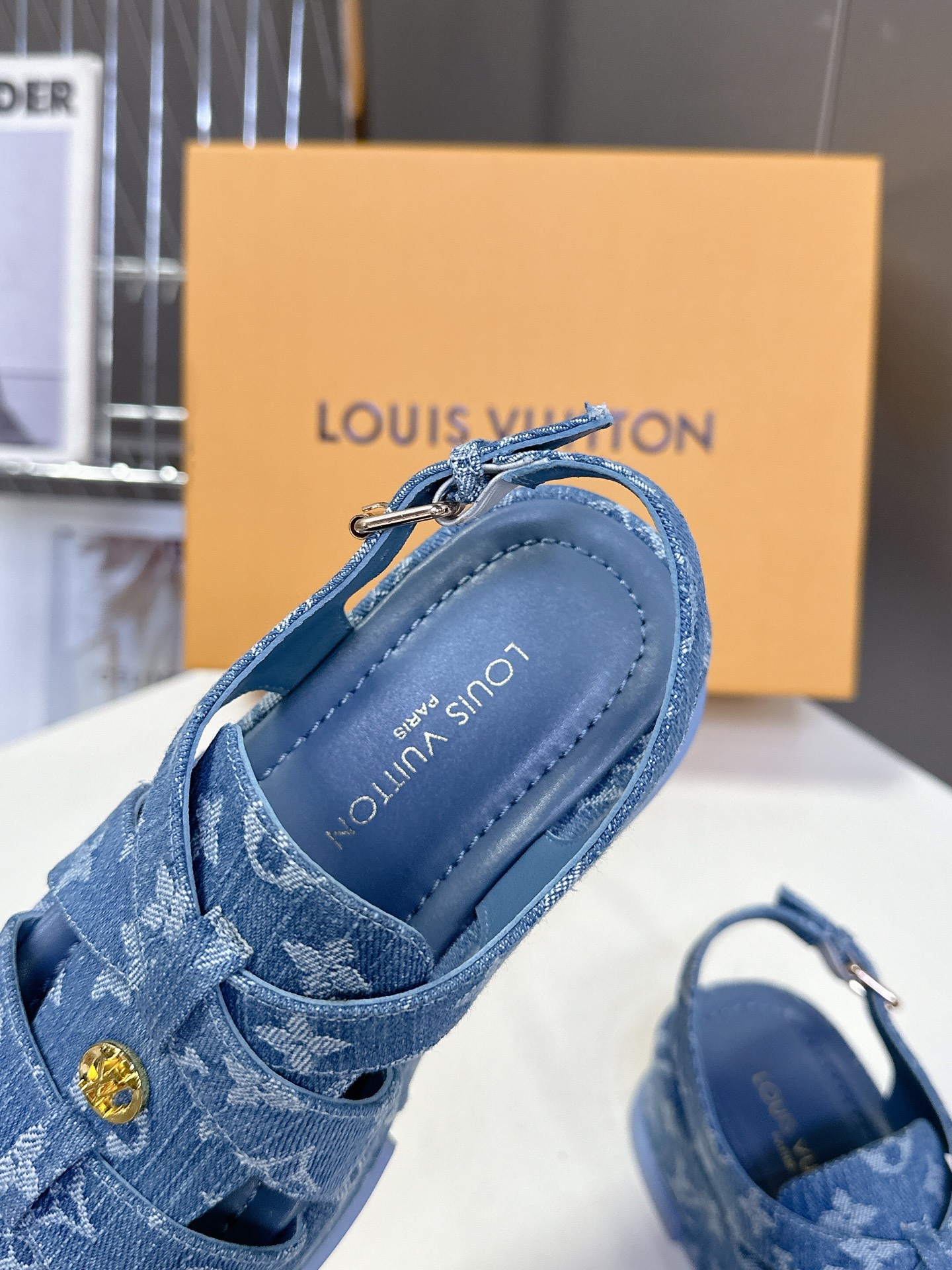  Louis Vuitton 路易威登 MAYA FLATFORM 凉鞋‼️
    本款 Maya F