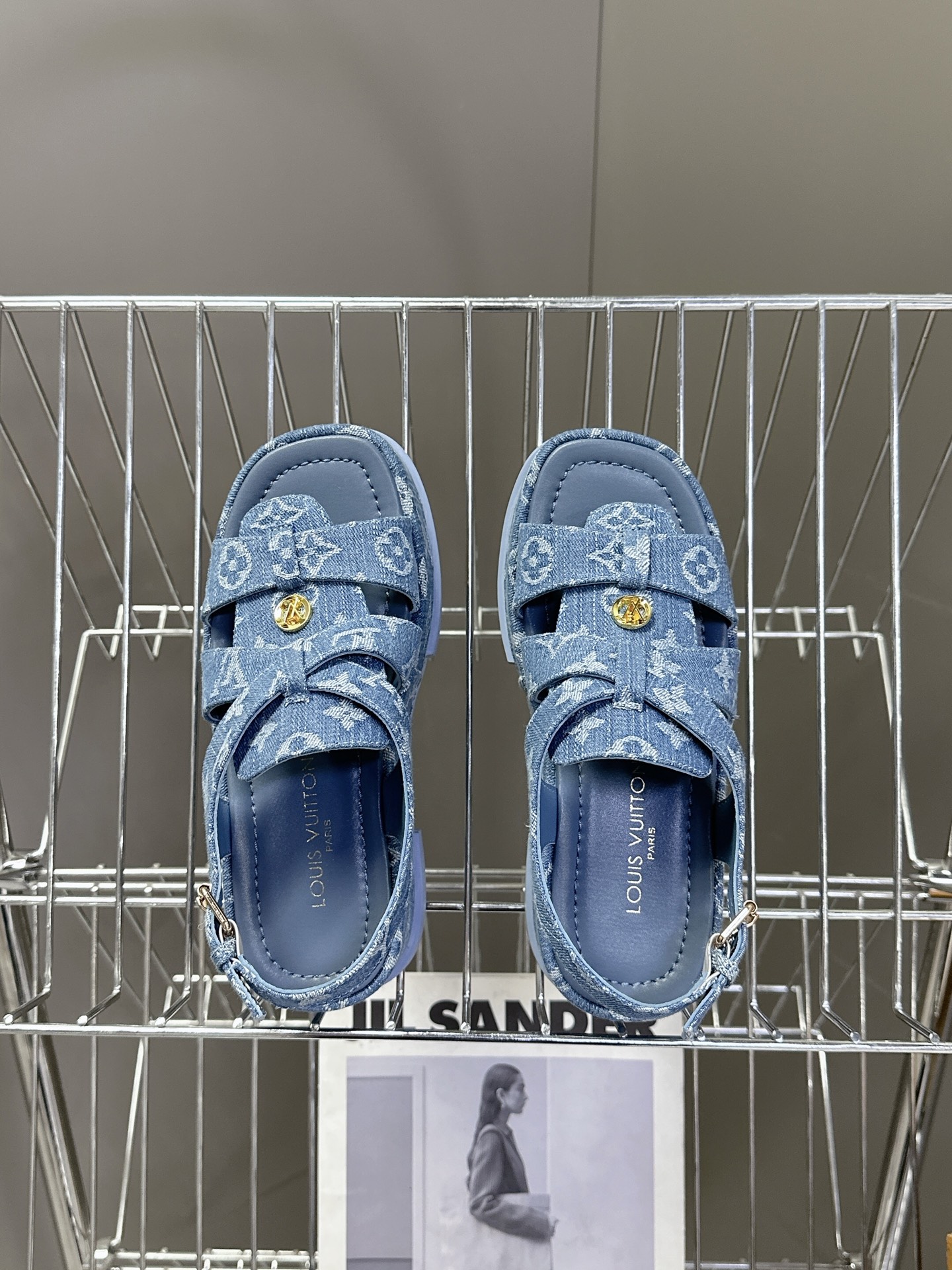  Louis Vuitton 路易威登 MAYA FLATFORM 凉鞋‼️
    本款 Maya F