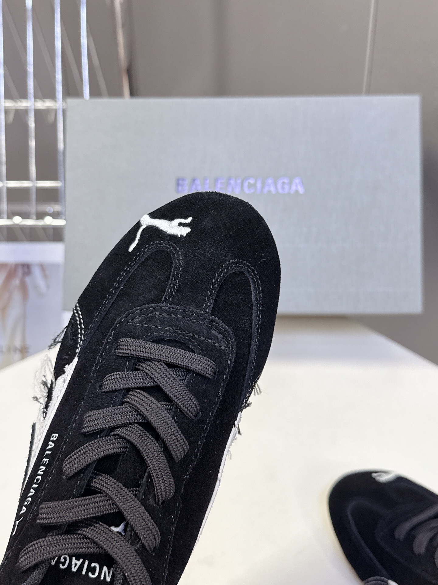  Balenciaga x Puma彪马最新联名款 德训鞋

巴黎家秀场出镜率最高的单品 好多明星时尚博