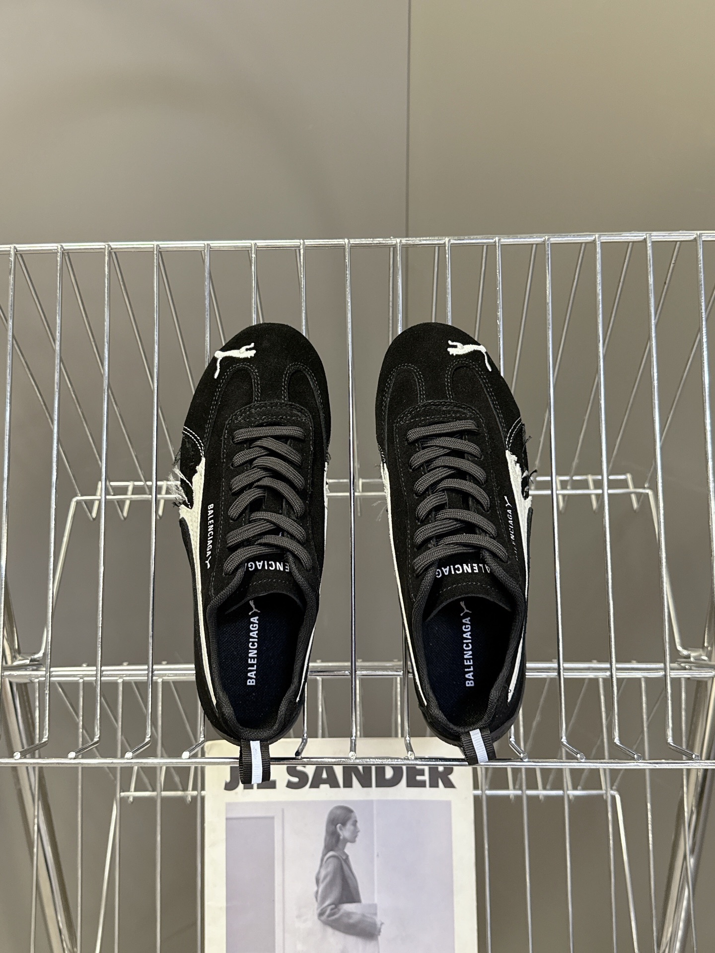  Balenciaga x Puma彪马最新联名款 德训鞋

巴黎家秀场出镜率最高的单品 好多明星时尚博