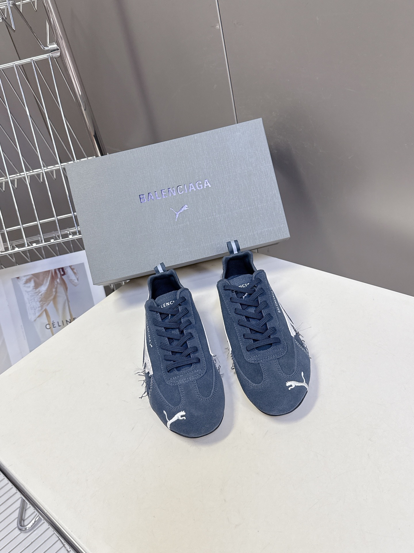  Balenciaga x Puma彪马最新联名款 德训鞋

巴黎家秀场出镜率最高的单品 好多明星时尚博