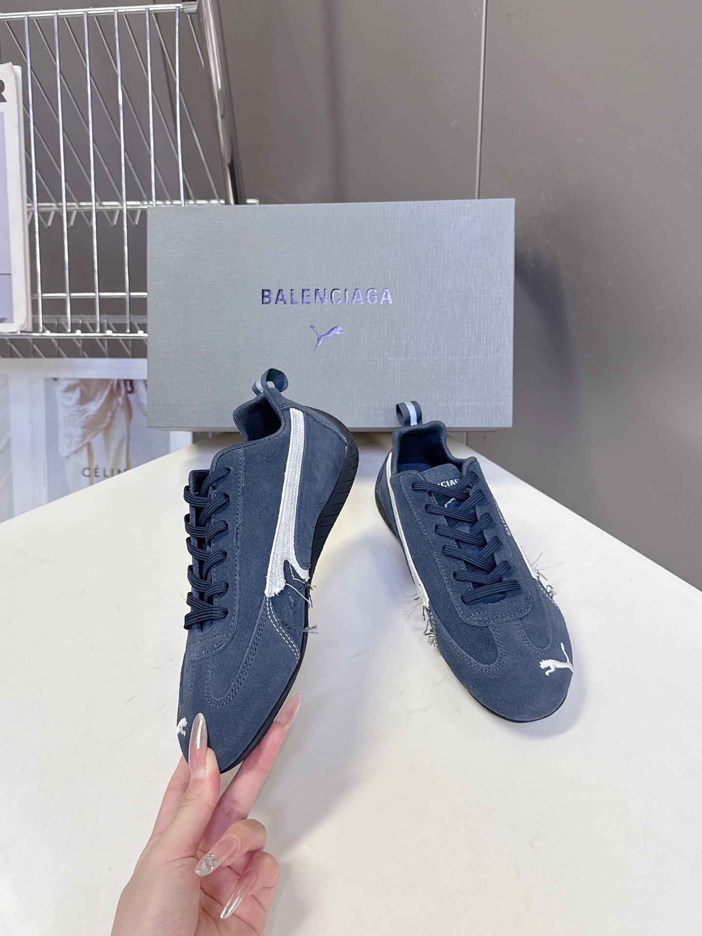  Balenciaga x Puma彪马最新联名款 德训鞋

巴黎家秀场出镜率最高的单品 好多明星时尚博