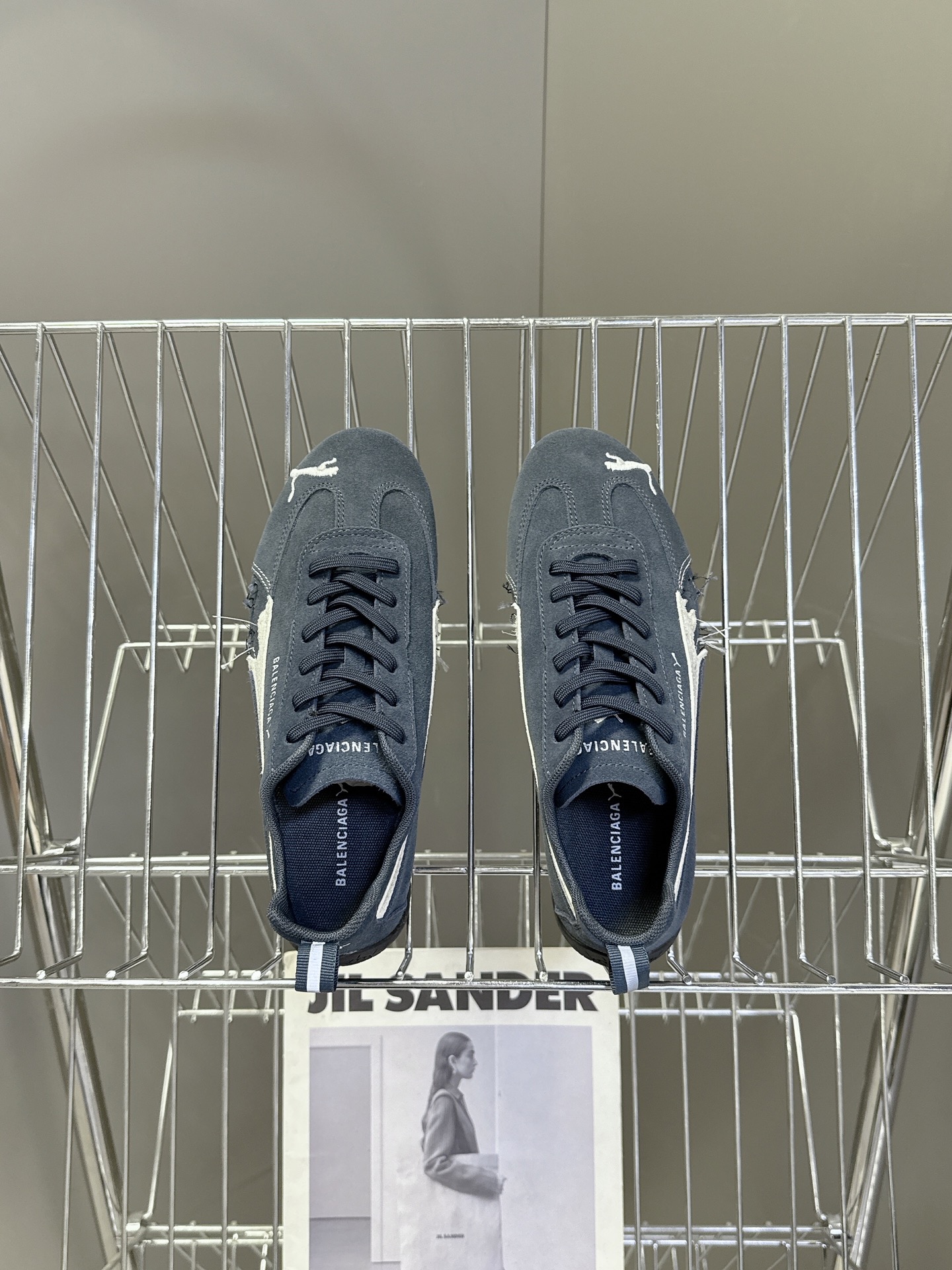  Balenciaga x Puma彪马最新联名款 德训鞋

巴黎家秀场出镜率最高的单品 好多明星时尚博