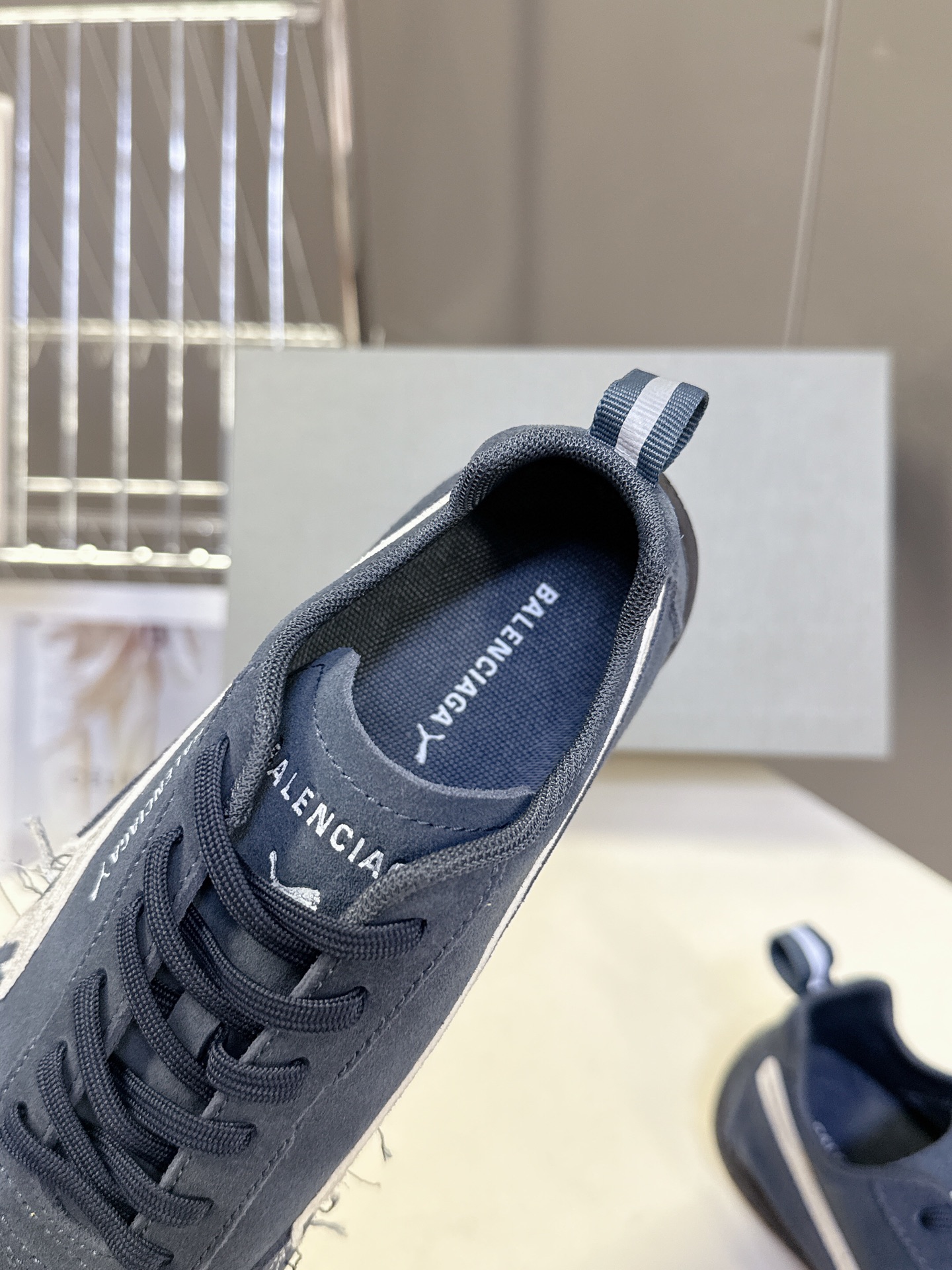  Balenciaga x Puma彪马最新联名款 德训鞋

巴黎家秀场出镜率最高的单品 好多明星时尚博