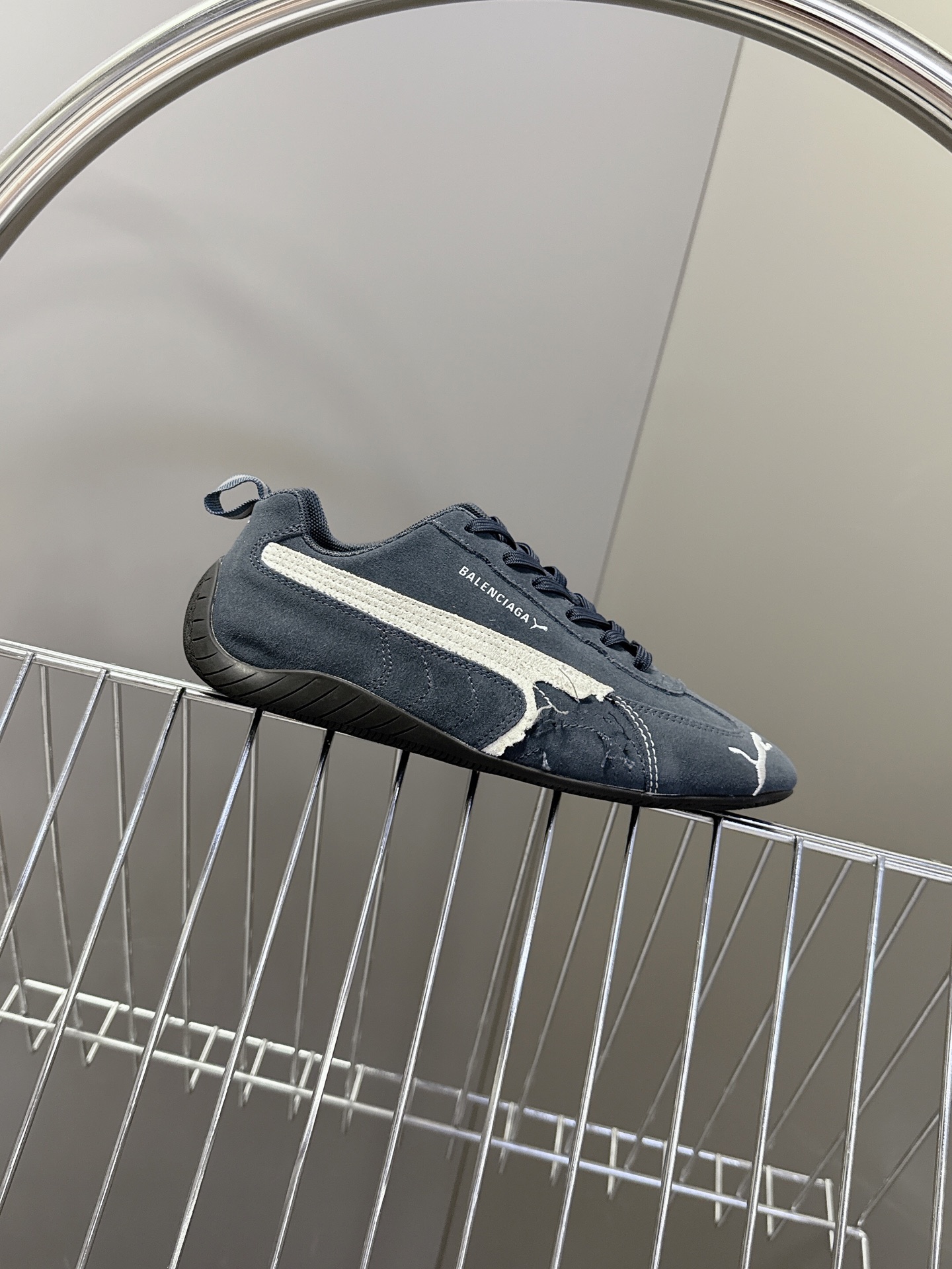  Balenciaga x Puma彪马最新联名款 德训鞋

巴黎家秀场出镜率最高的单品 好多明星时尚博