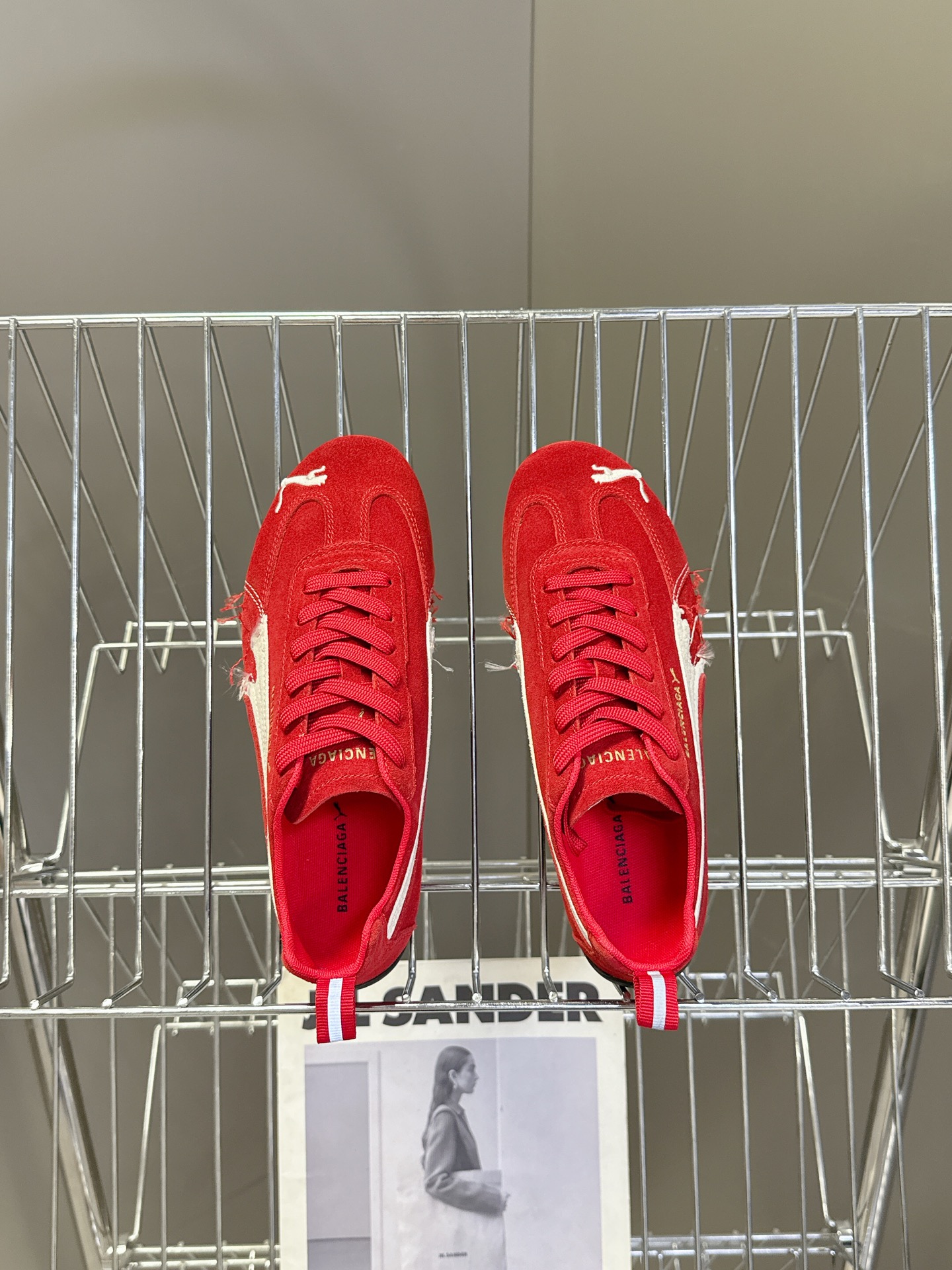  Balenciaga x Puma彪马最新联名款 德训鞋

巴黎家秀场出镜率最高的单品 好多明星时尚博