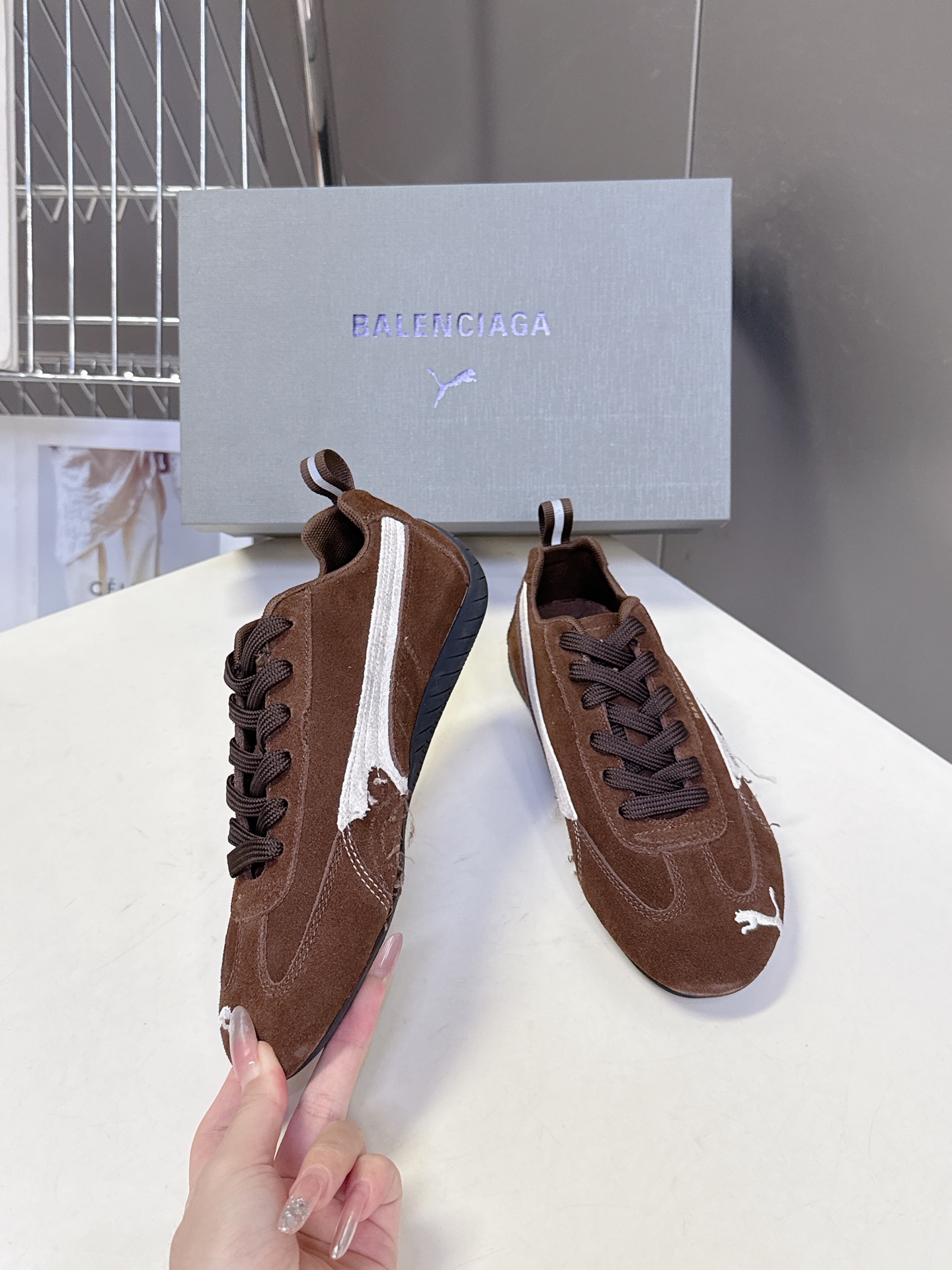  Balenciaga x Puma彪马最新联名款 德训鞋

巴黎家秀场出镜率最高的单品 好多明星时尚博