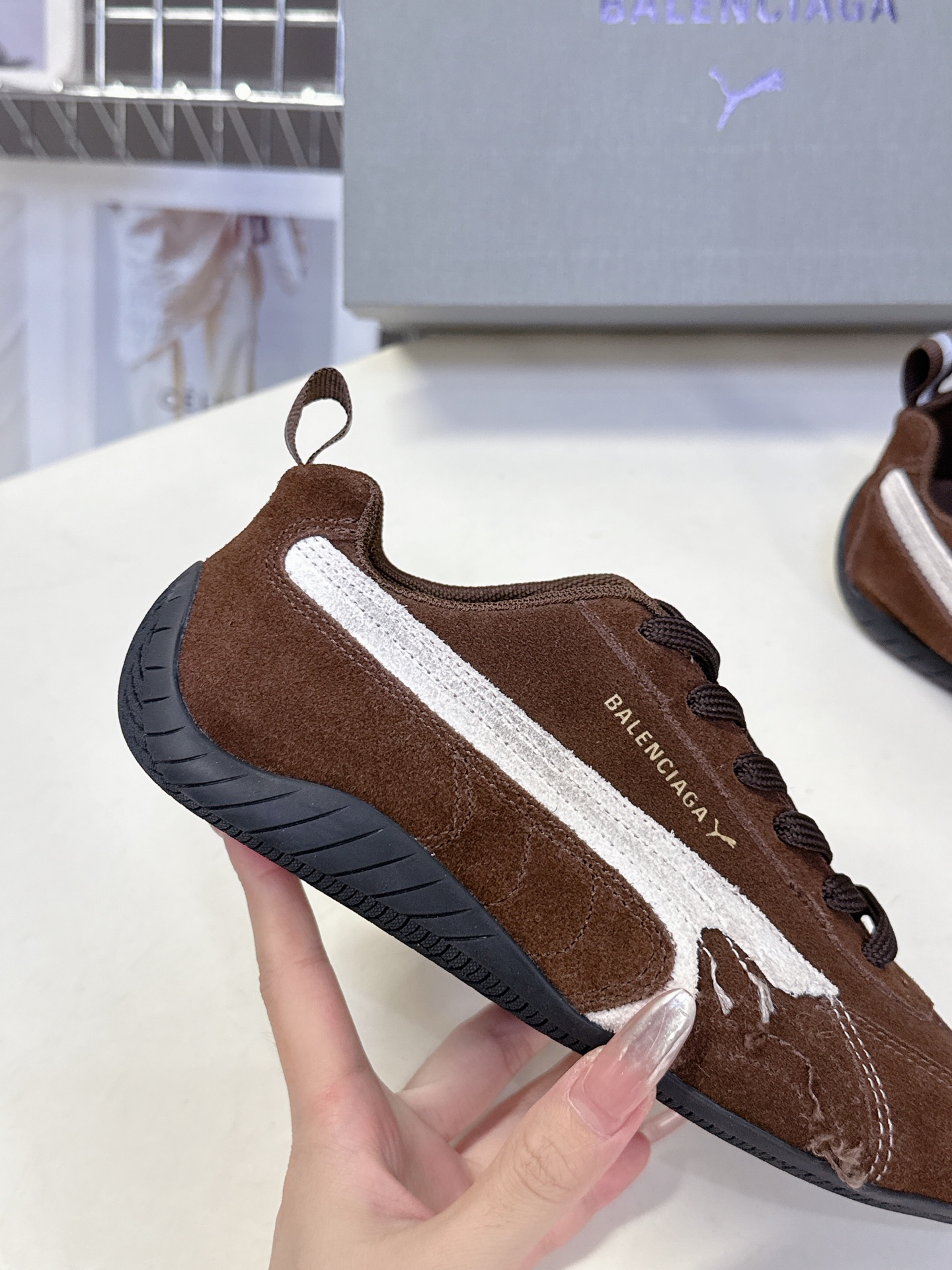  Balenciaga x Puma彪马最新联名款 德训鞋

巴黎家秀场出镜率最高的单品 好多明星时尚博
