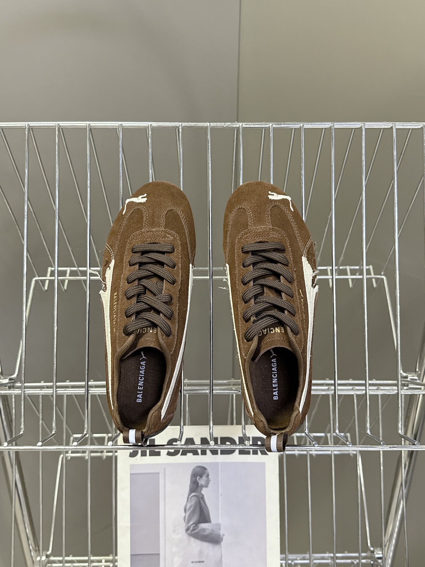  Balenciaga x Puma彪马最新联名款 德训鞋

巴黎家秀场出镜率最高的单品 好多明星时尚博
