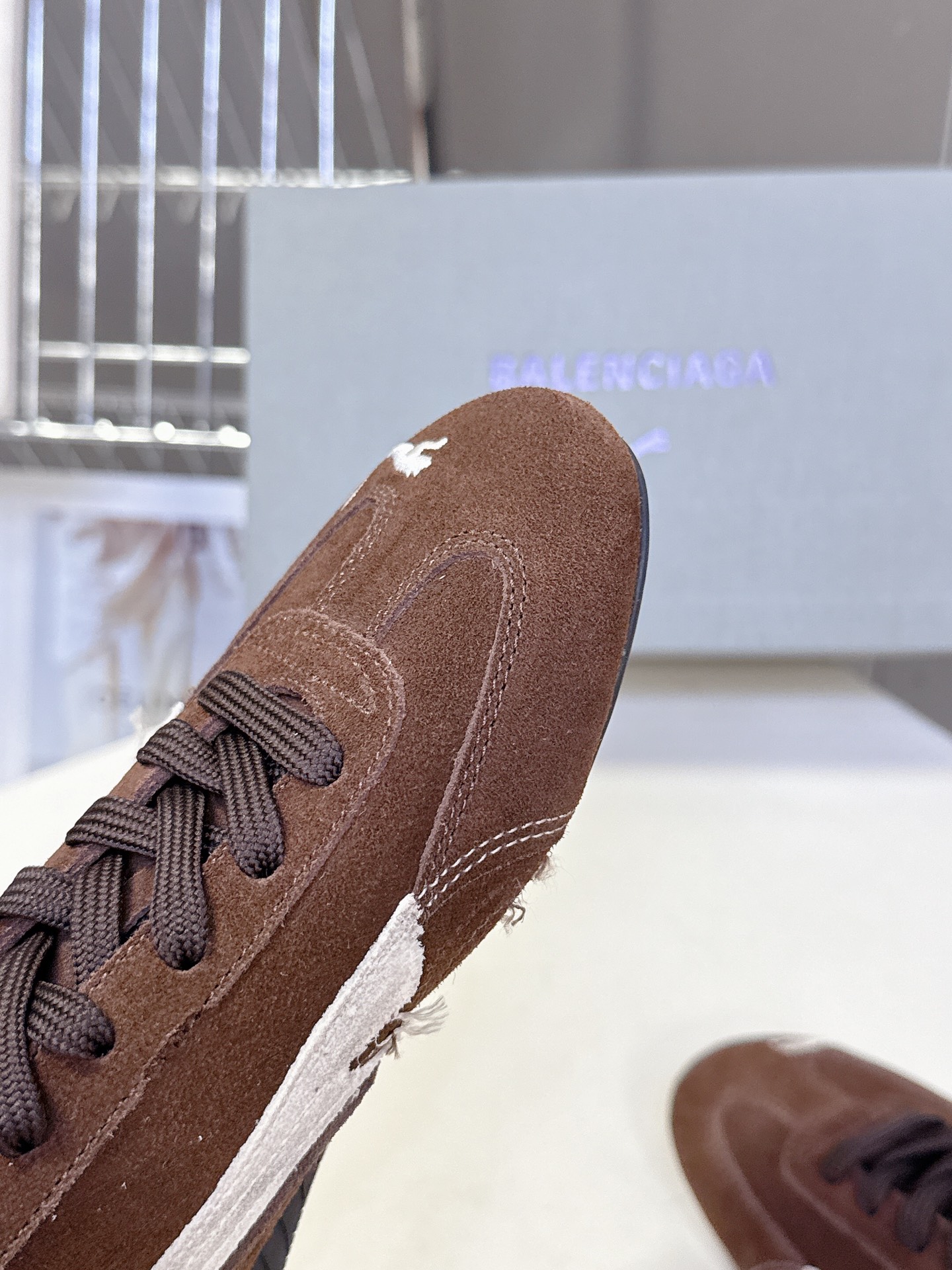  Balenciaga x Puma彪马最新联名款 德训鞋

巴黎家秀场出镜率最高的单品 好多明星时尚博