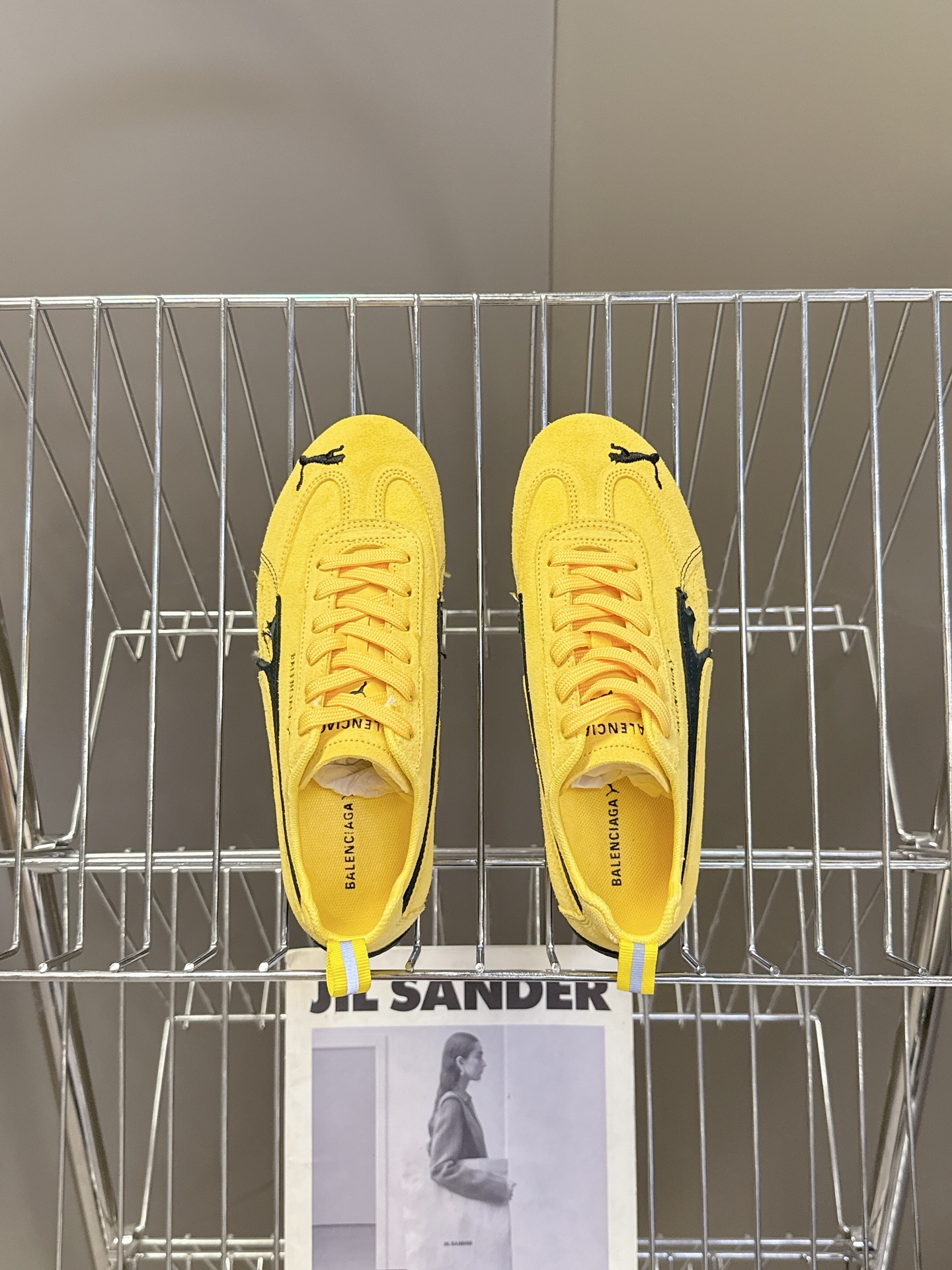  Balenciaga x Puma彪马最新联名款 德训鞋

巴黎家秀场出镜率最高的单品 好多明星时尚博