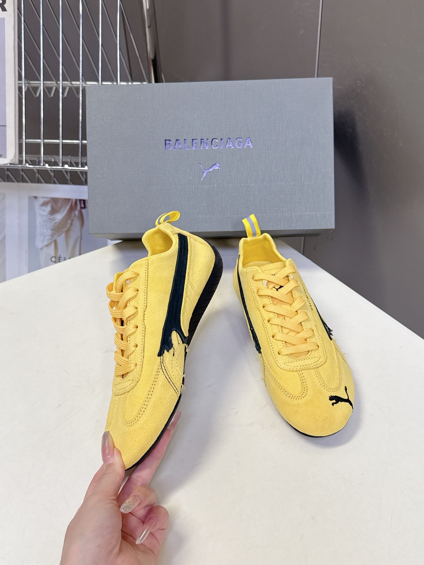  Balenciaga x Puma彪马最新联名款 德训鞋

巴黎家秀场出镜率最高的单品 好多明星时尚博