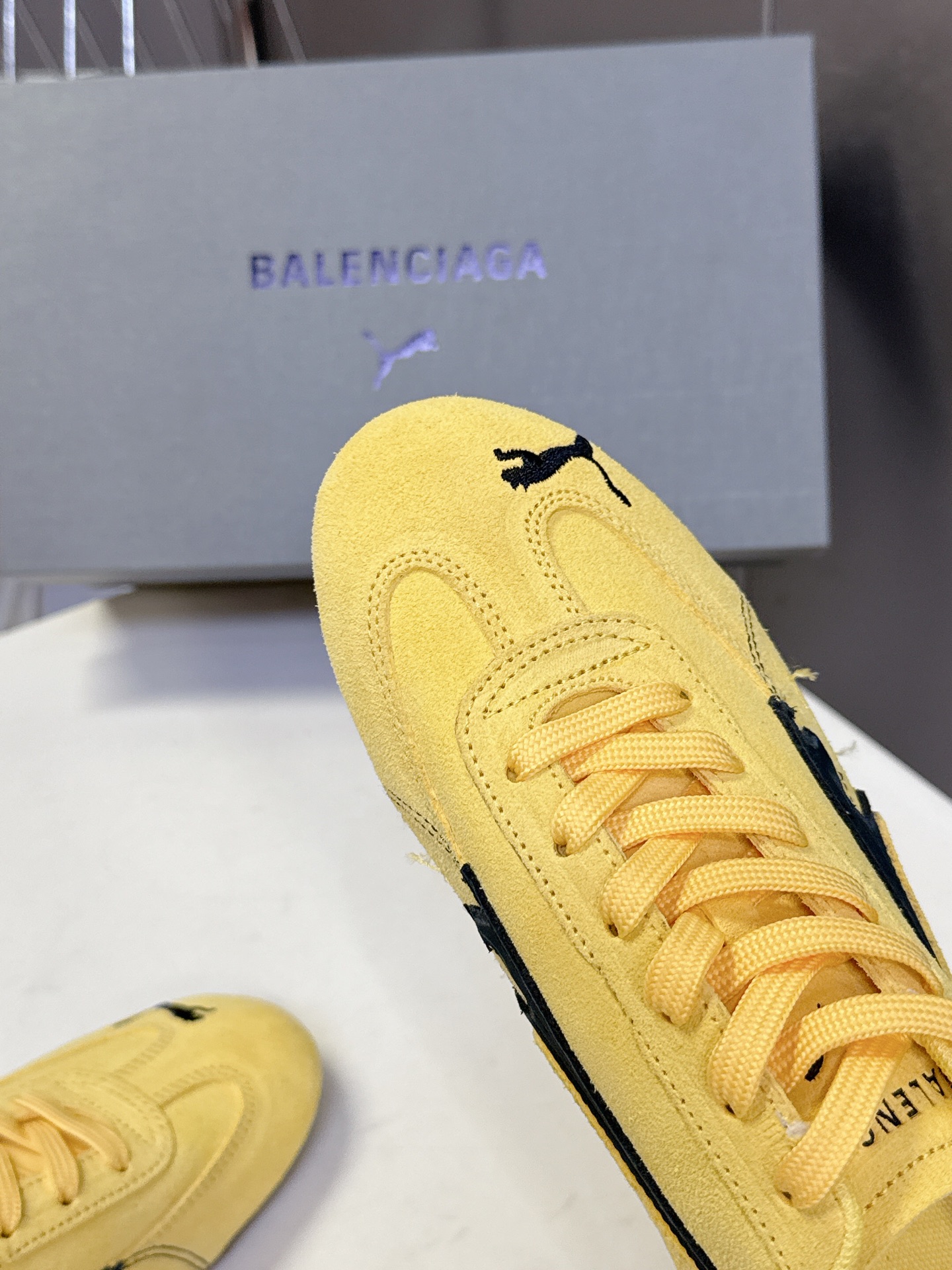  Balenciaga x Puma彪马最新联名款 德训鞋

巴黎家秀场出镜率最高的单品 好多明星时尚博