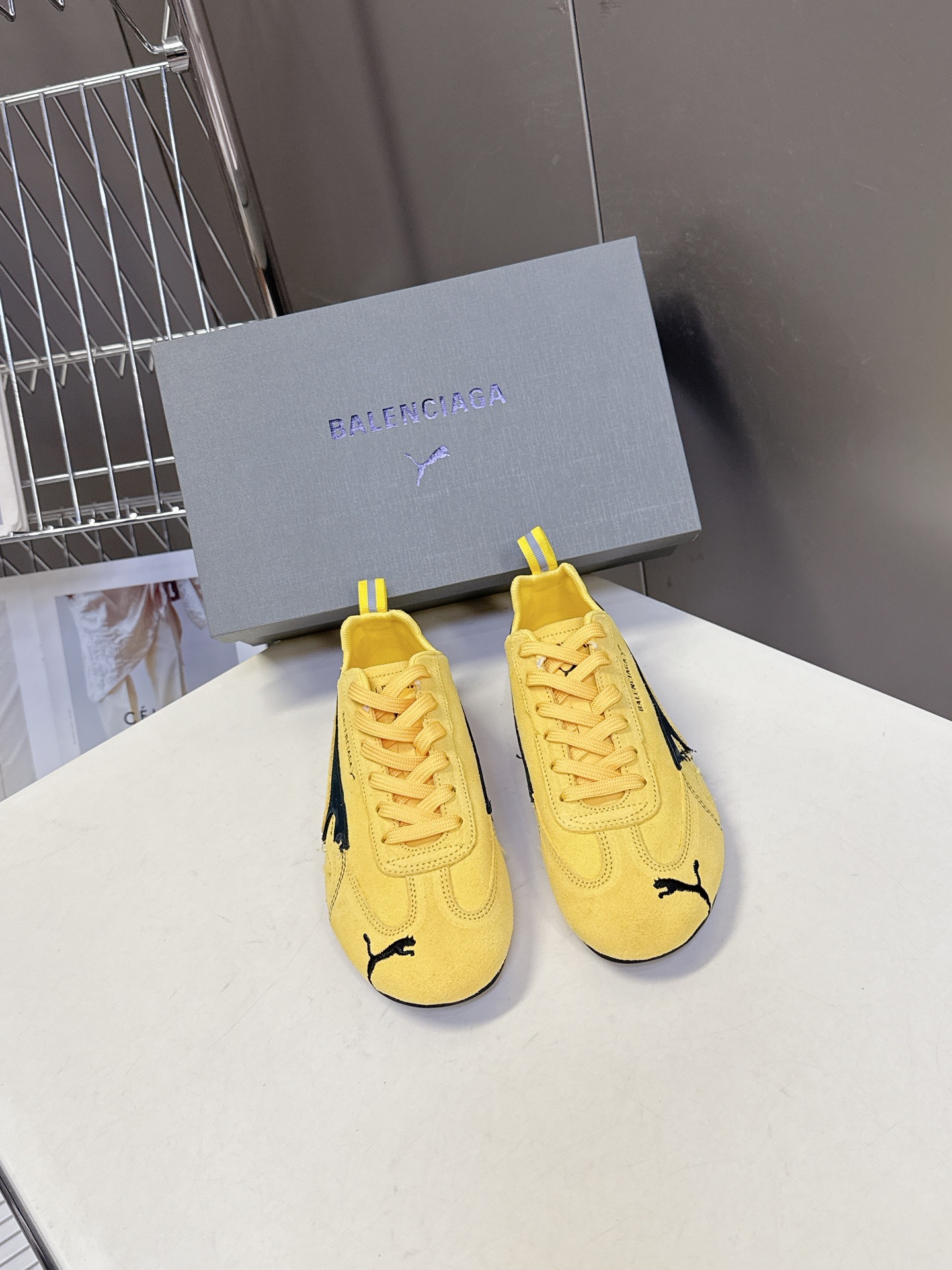  Balenciaga x Puma彪马最新联名款 德训鞋

巴黎家秀场出镜率最高的单品 好多明星时尚博