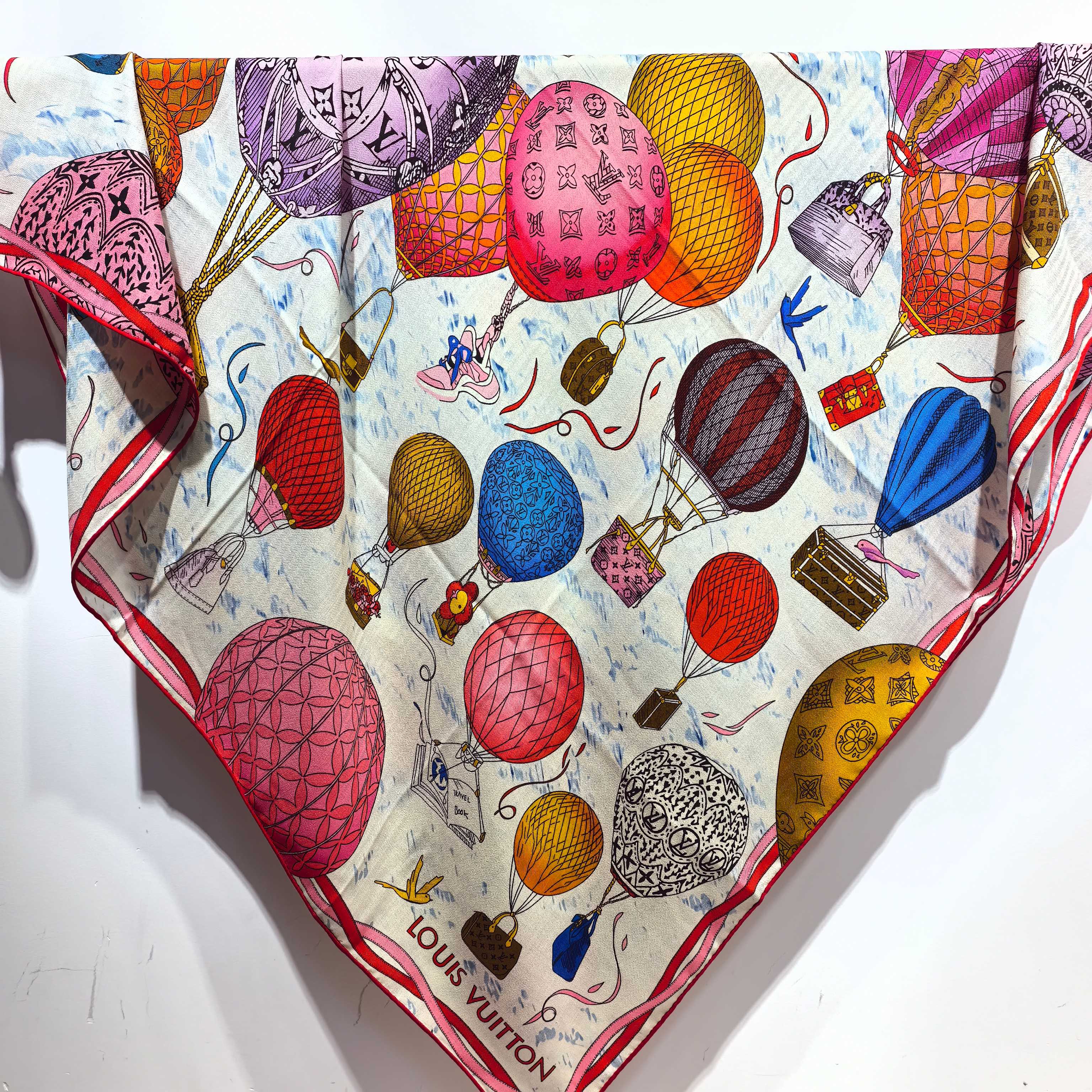 LV《土耳其热气球》140*140，双面同色，70%羊绒➕30%真丝，四色土耳其从赫拉波利斯山坡上流淌下