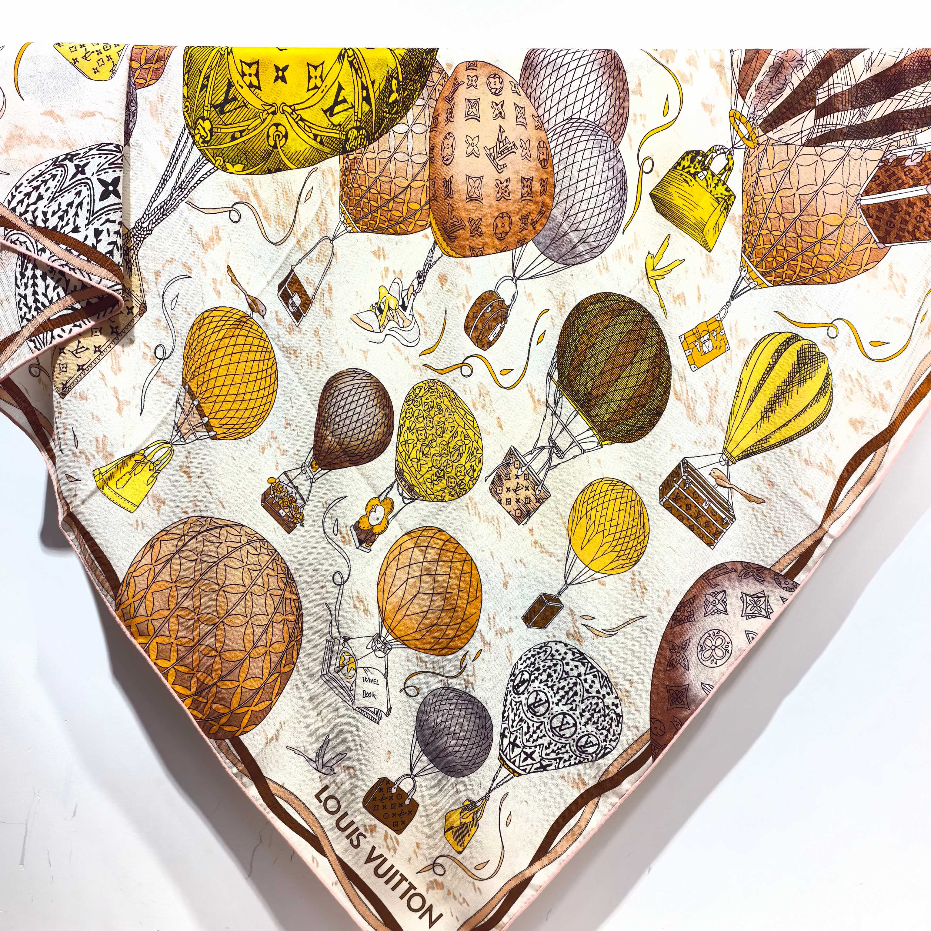 LV《土耳其热气球》140*140，双面同色，70%羊绒➕30%真丝，四色土耳其从赫拉波利斯山坡上流淌下