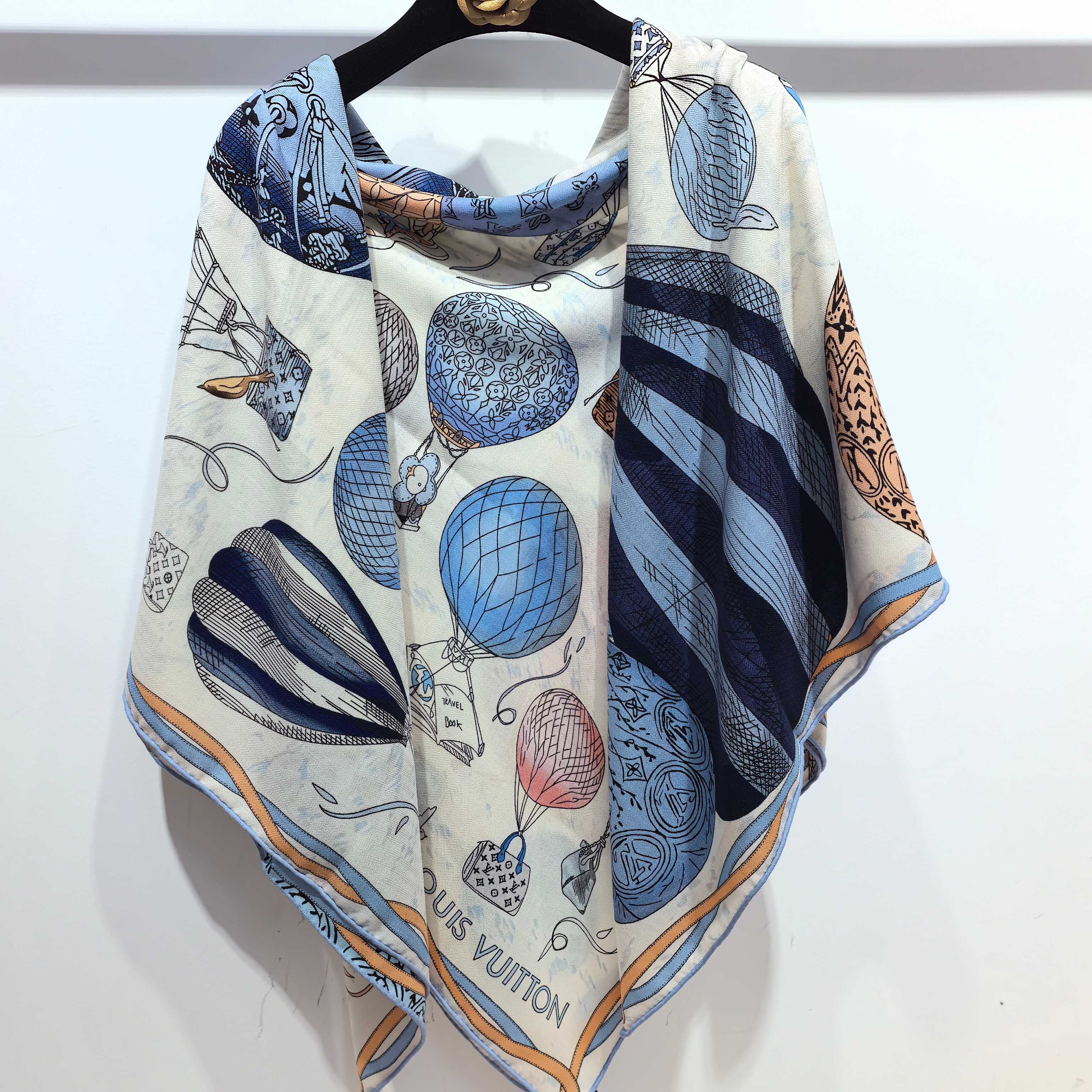 LV《土耳其热气球》140*140，双面同色，70%羊绒➕30%真丝，四色土耳其从赫拉波利斯山坡上流淌下