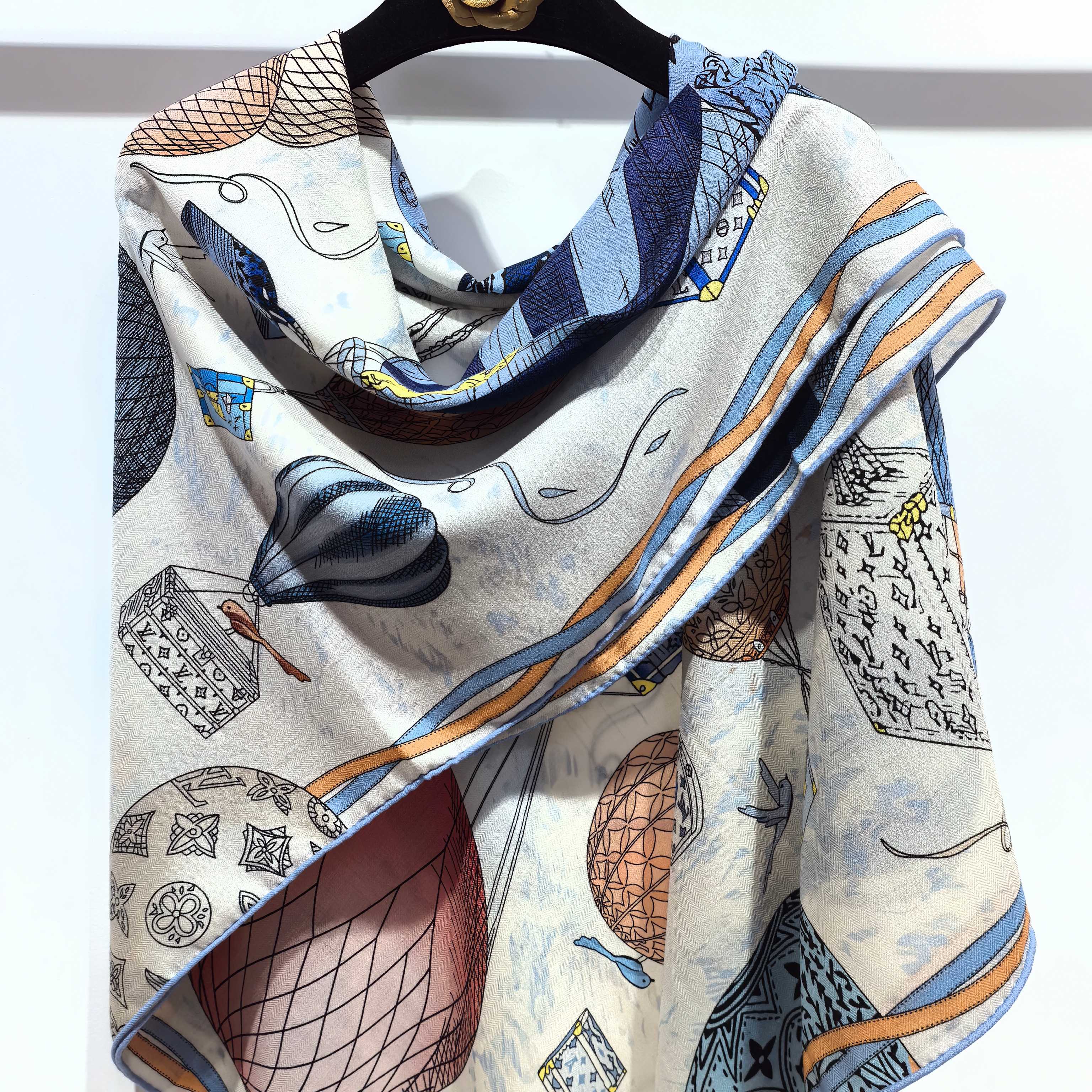 LV《土耳其热气球》140*140，双面同色，70%羊绒➕30%真丝，四色土耳其从赫拉波利斯山坡上流淌下