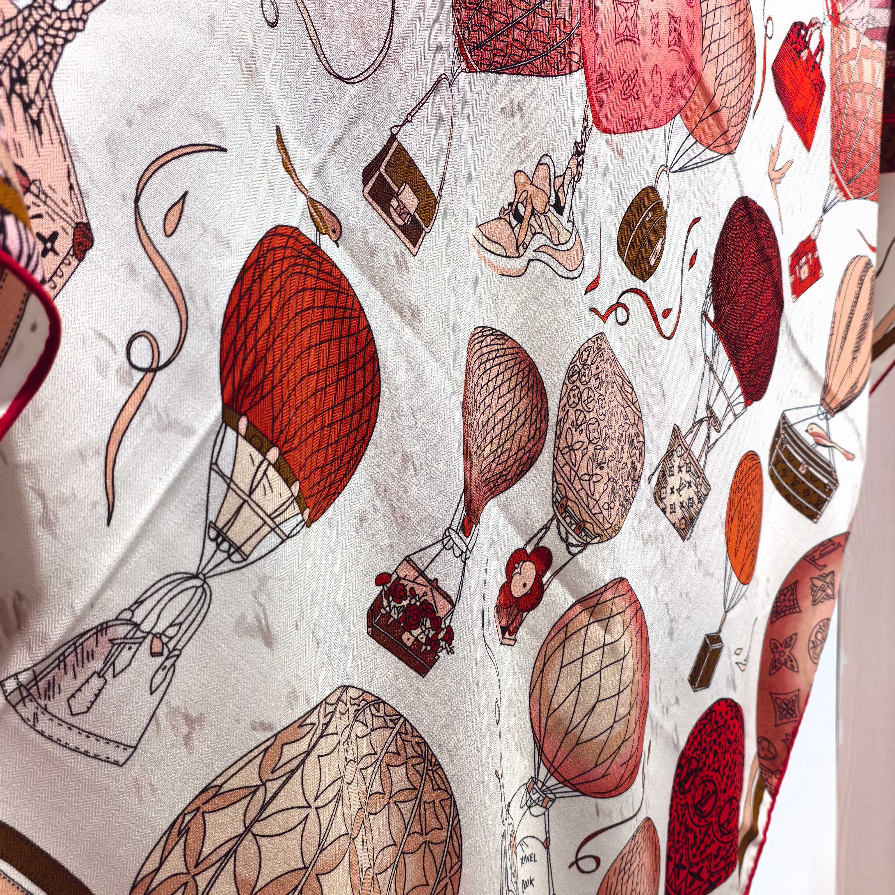 LV《土耳其热气球》140*140，双面同色，70%羊绒➕30%真丝，四色土耳其从赫拉波利斯山坡上流淌下