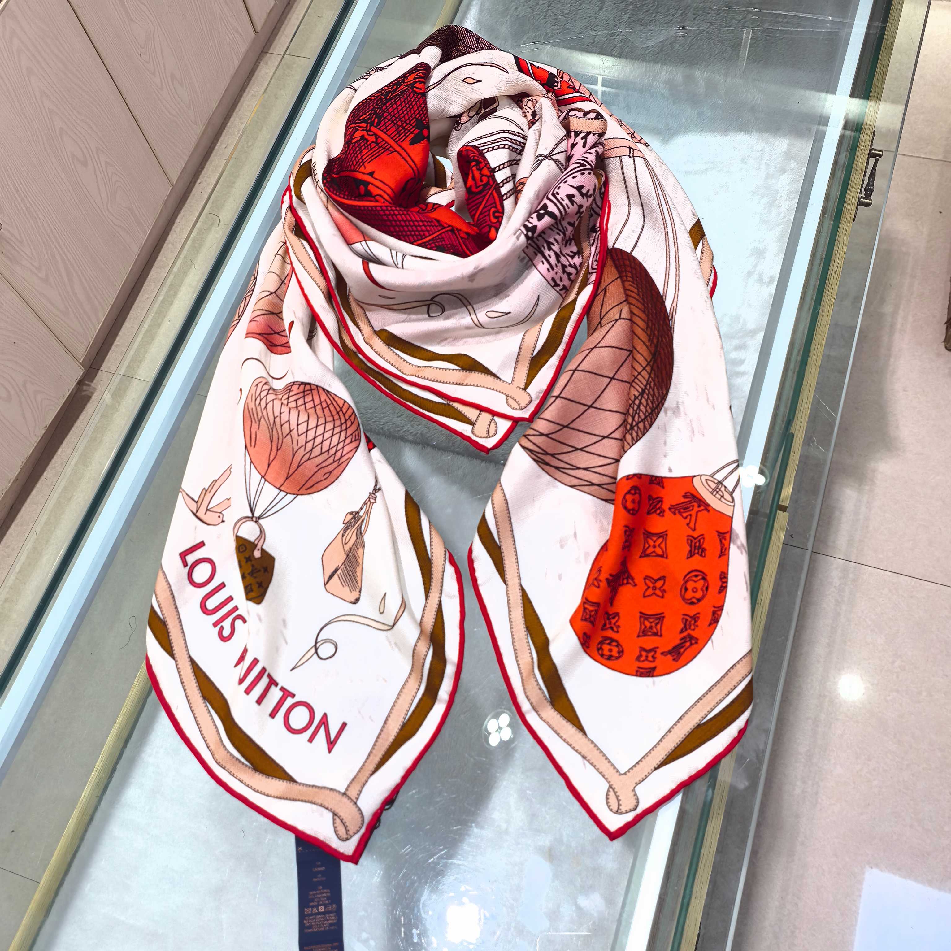 LV《土耳其热气球》140*140，双面同色，70%羊绒➕30%真丝，四色土耳其从赫拉波利斯山坡上流淌下