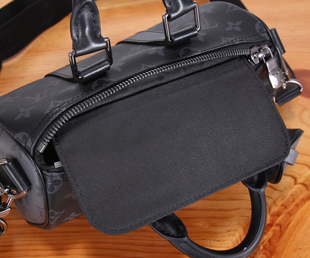 【163C01动态芯片】‼️顶级原单、加强版‼️ 本款 Keepall 25 手袋取材 Monogram Eclipse 【163C01动态芯片】‼️顶级原单、加强版‼️ 本款 Keepall 25 手袋取材 Monogram Eclipse