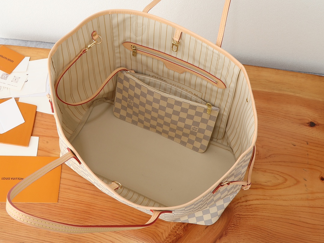 👉变码芯片版‼️顶级原单、加强版‼️Neverfull 大号托特包为 Damier Azur 帆布勾勒牛皮革饰边,于宽敞 👉变码芯片版‼️顶级原单、加强版‼️Neverfull 大号托特包为 Damier Azur 帆布勾勒牛皮革饰边,于宽敞