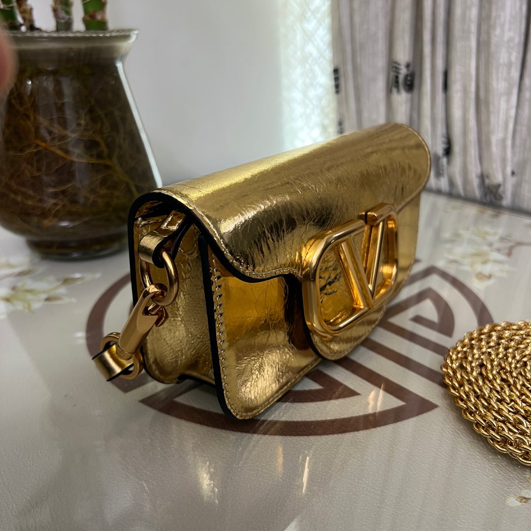 Garavani Mini Loc Ò Calves Handbag: 2030S Model, Vlogo Signature Details, Detachable Chains - 图片 2