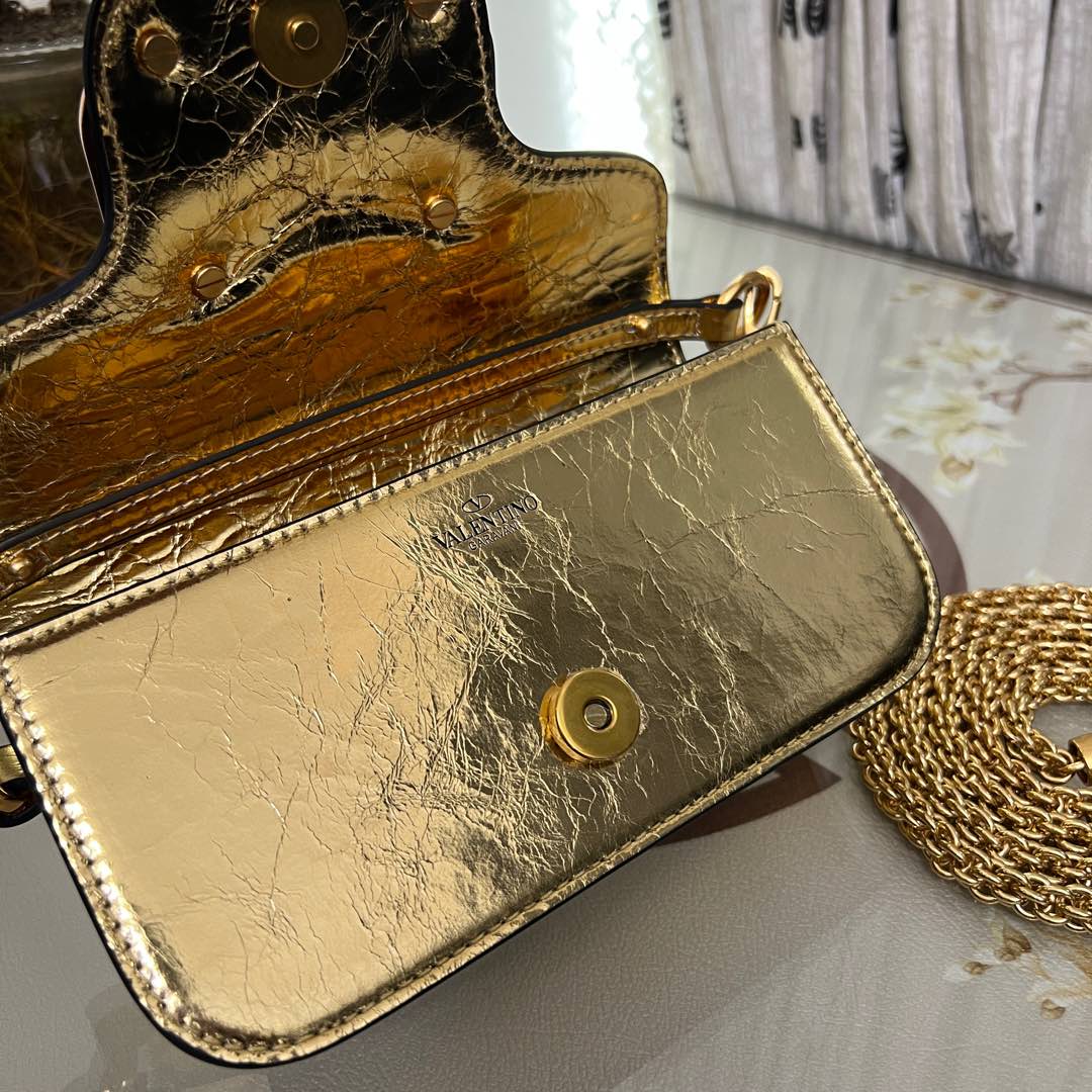 Garavani Mini Loc Ò Calves Handbag: 2030S Model, Vlogo Signature Details, Detachable Chains - 图片 8