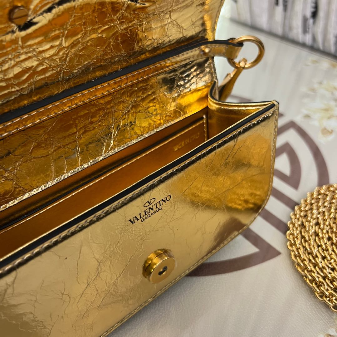 Garavani Mini Loc Ò Calves Handbag: 2030S Model, Vlogo Signature Details, Detachable Chains - 图片 9