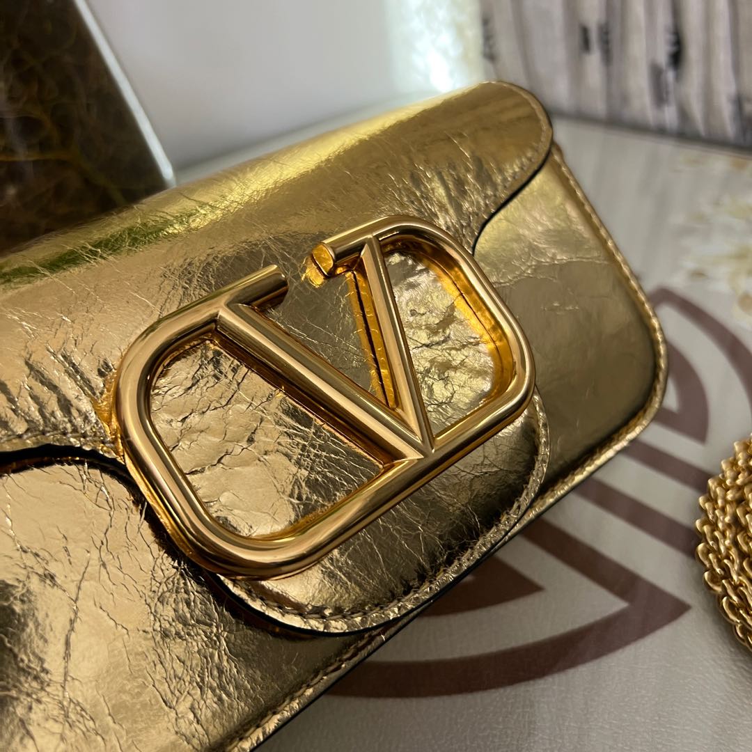 Garavani Mini Loc Ò Calves Handbag: 2030S Model, Vlogo Signature Details, Detachable Chains - 图片 6