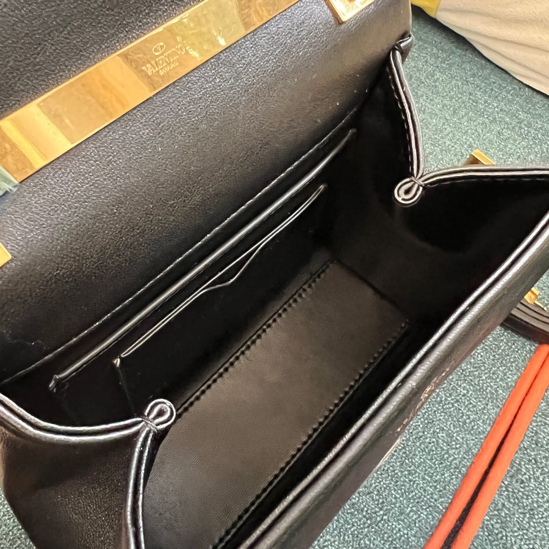 i1743437627549 1165 0 8