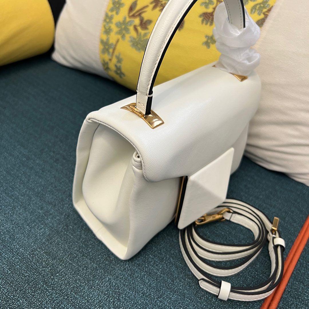 VALENTINO GARAVANI ONE STUD Mini Nappa Leather Bag with Chain 4 i1743437644601 7480 0 2