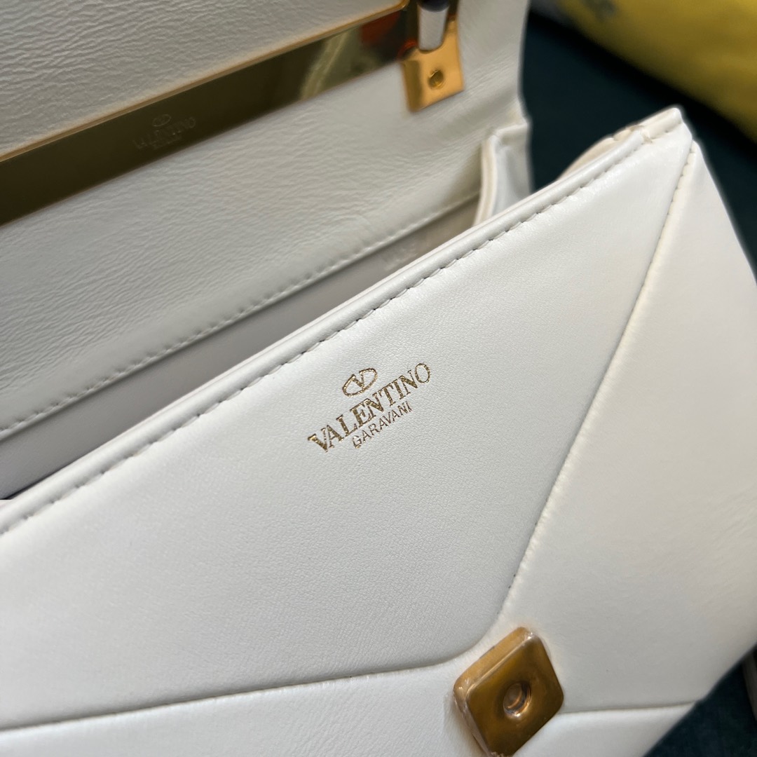 VALENTINO GARAVANI ONE STUD Mini Nappa Leather Bag with Chain 8 i1743437644791 1039 0 6