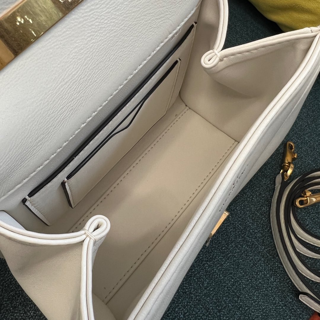 VALENTINO GARAVANI ONE STUD Mini Nappa Leather Bag with Chain 10 i1743437644972 565 0 8