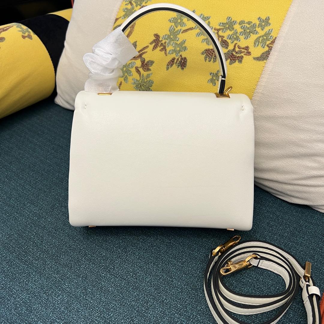 VALENTINO GARAVANI ONE STUD Mini Nappa Leather Bag with Chain 6 i1743437645180 5687 0 4