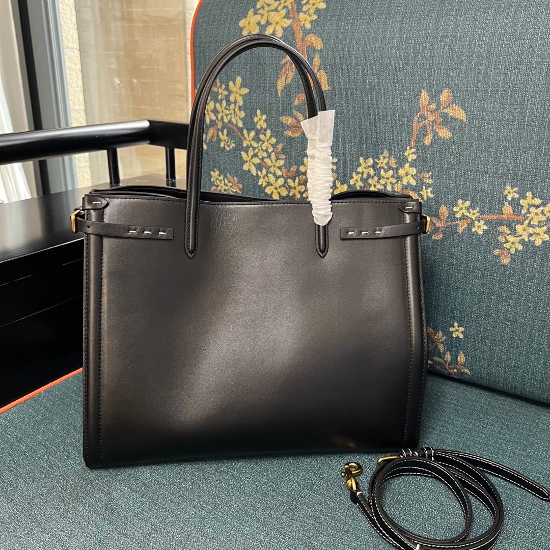 2016L Garavani Antibes Handbag: Features, Size, and Accessories - 图片 6