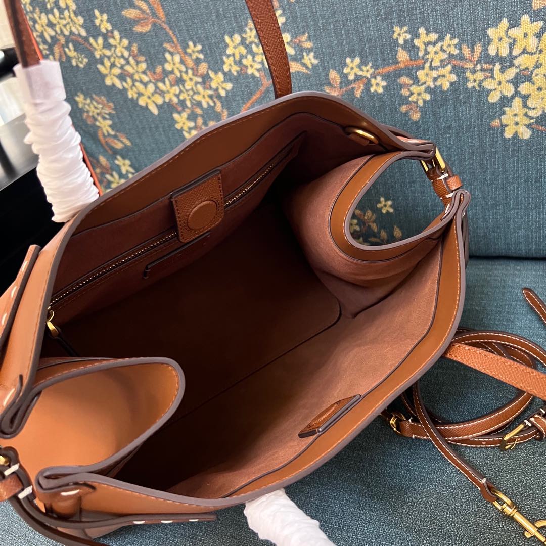 2016L Garavani Antibes Handbag: Features, Size, and Accessories - 图片 7