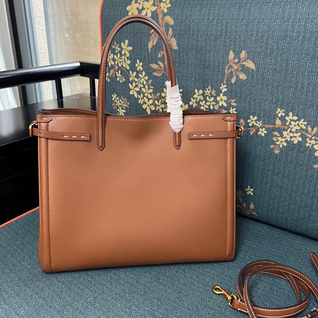 2016L Garavani Antibes Handbag: Features, Size, and Accessories - 图片 6