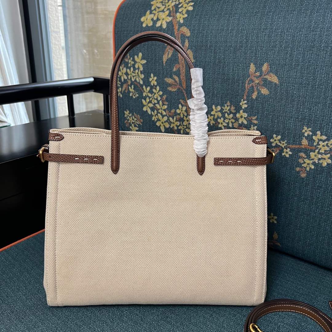 2016L Garavani Antibes Handbag Features with VLogo Signature Metal Elements - 图片 6