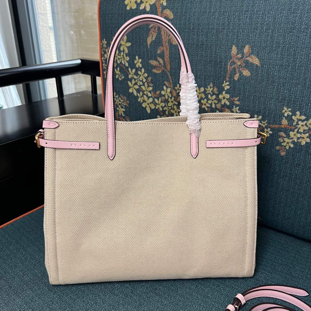 2016L Garavani Antibes Handbag: Features, Size, and Accessories - 图片 6