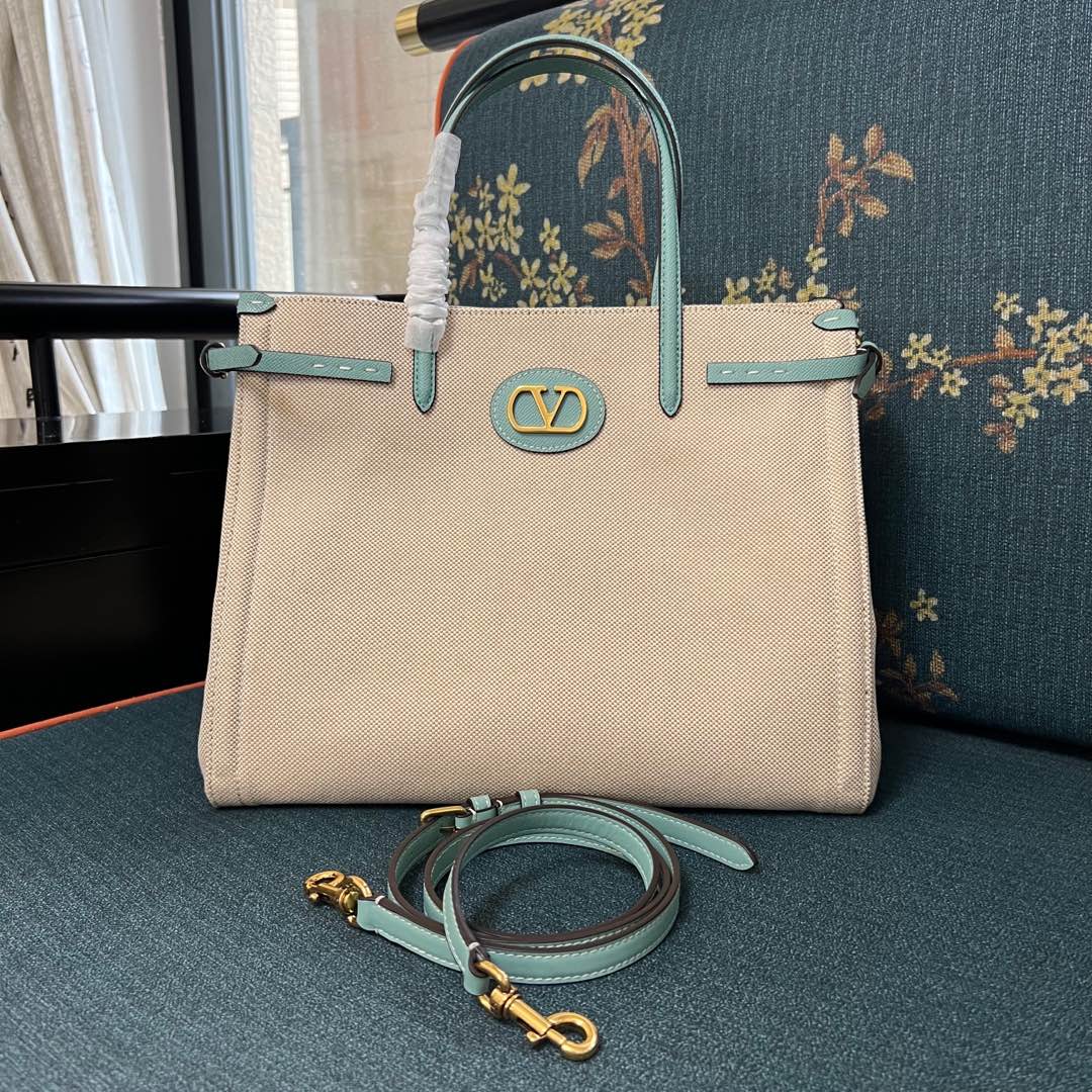 2016L P1380 Ex Gratia Handbag with VLogo Signature Metal Elements - 图片 1