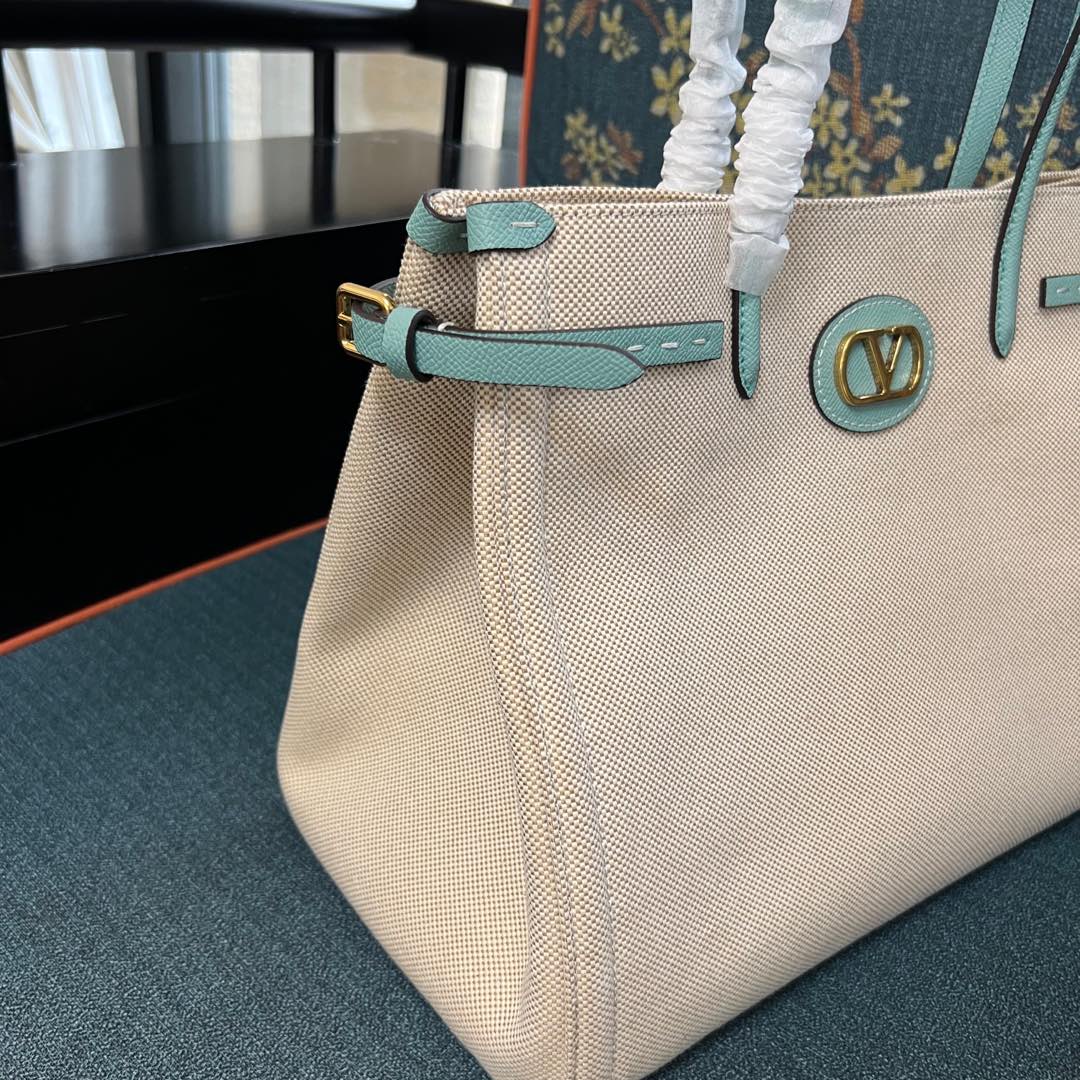 2016L P1380 Ex Gratia Handbag with VLogo Signature Metal Elements - 图片 3