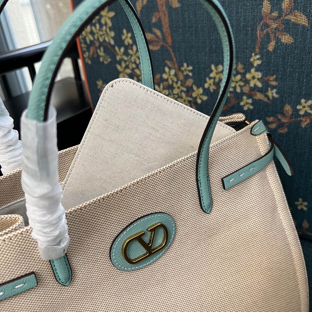 2016L P1380 Ex Gratia Handbag with VLogo Signature Metal Elements - 图片 8