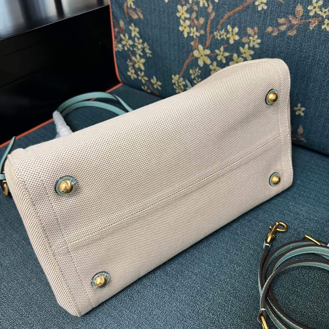 2016L P1380 Ex Gratia Handbag with VLogo Signature Metal Elements - 图片 5