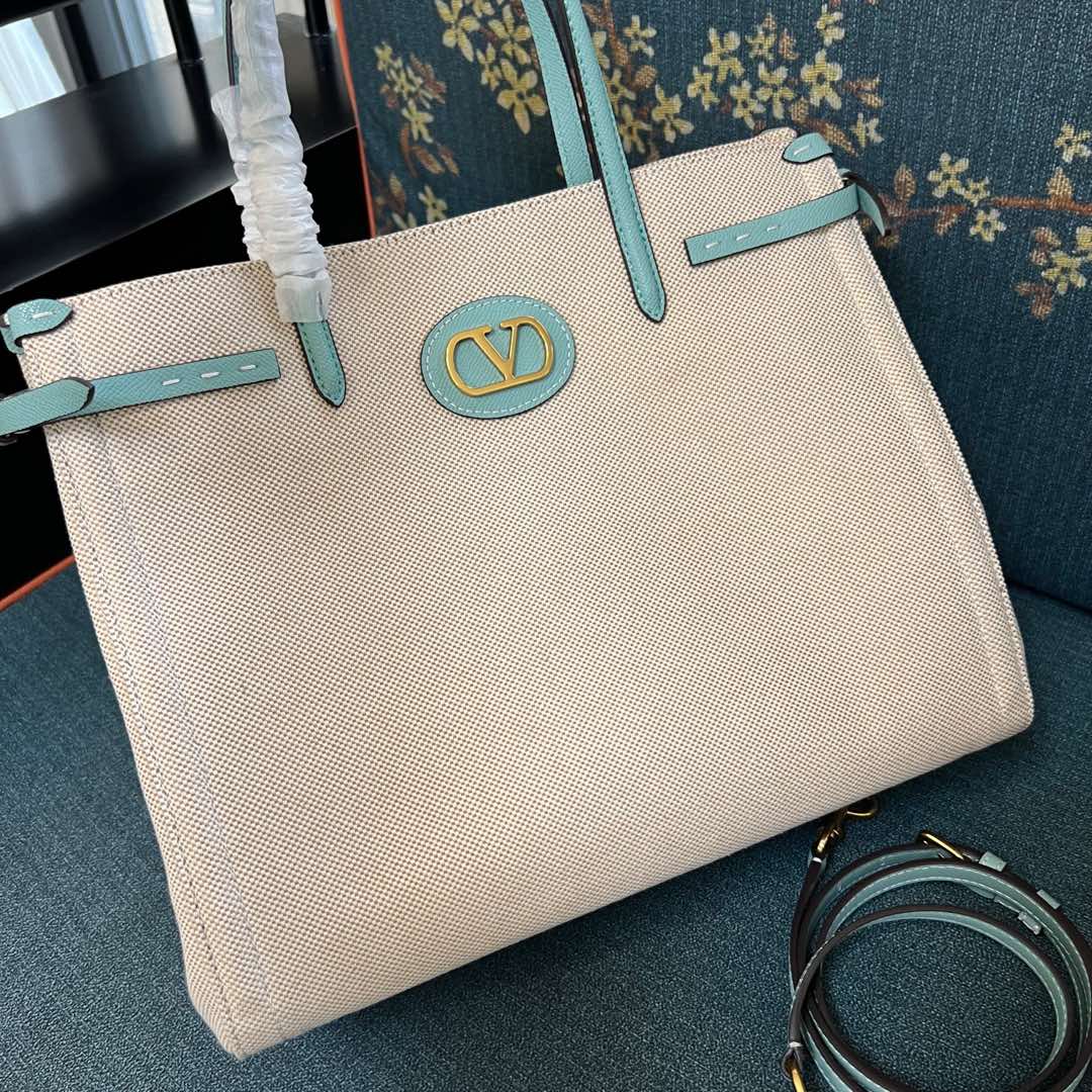 2016L P1380 Ex Gratia Handbag with VLogo Signature Metal Elements - 图片 2