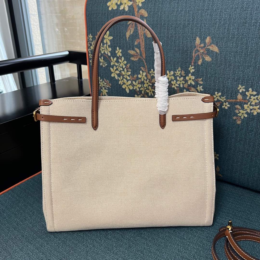 2016L Garavani Antibes Handbag: Features, Size, and Accessories - 图片 6