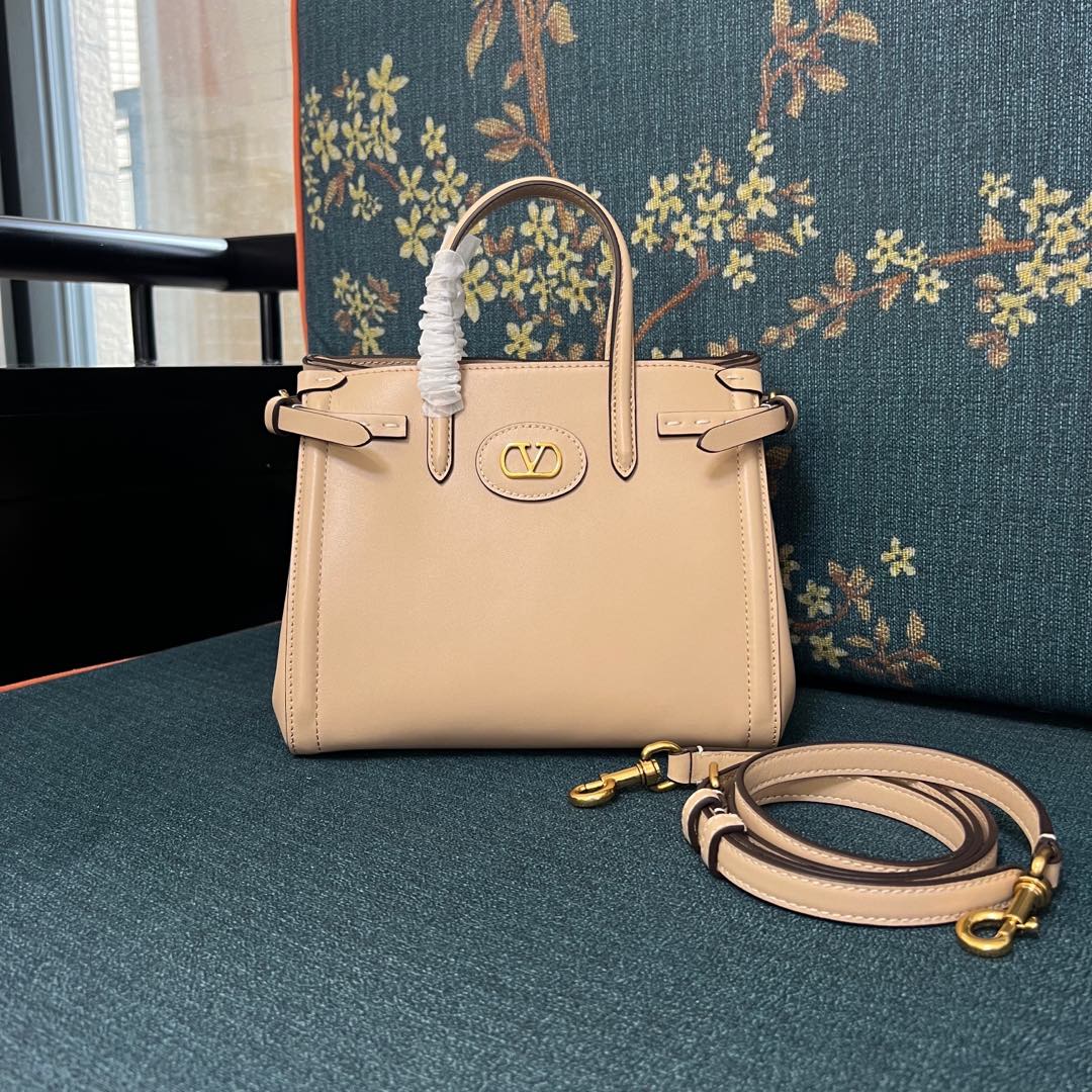 2016S Garavani Antibes Handbags: Features and Specifications in Detail - 图片 1
