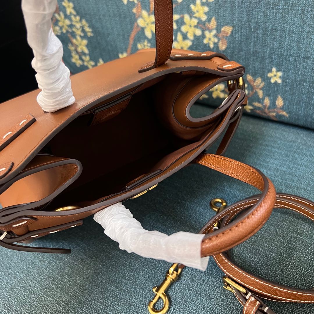 2016S Garavani Antibes Handbag: Features, Size, and Accessories - 图片 7