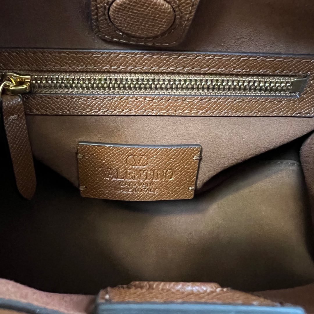 2016S Garavani Antibes Handbag: Features, Size, and Accessories - 图片 9