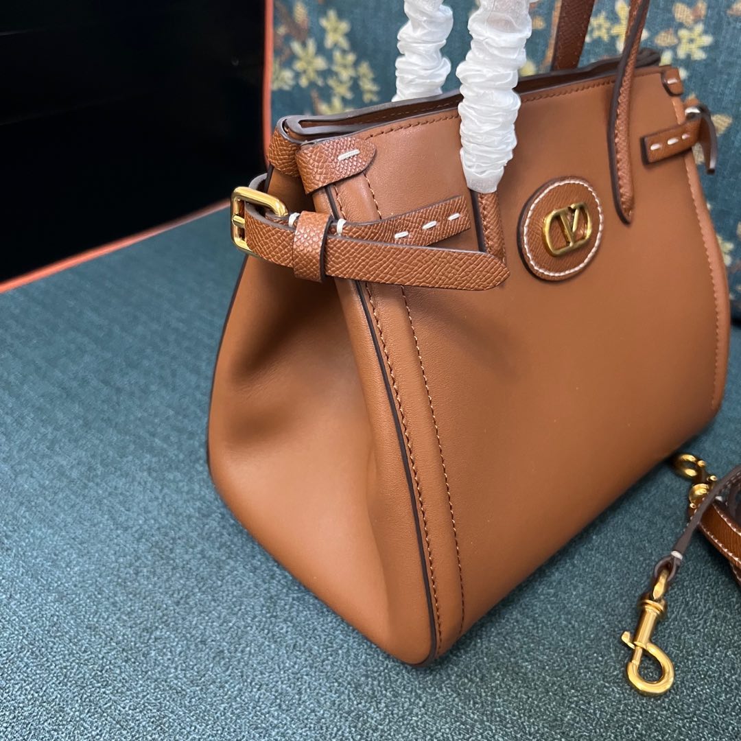 2016S Garavani Antibes Handbag: Features, Size, and Accessories - 图片 3